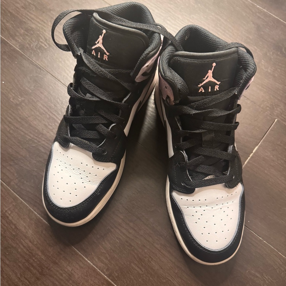 Nike mid jordans
